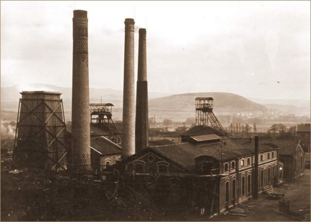 Pohled na důl Emeran od severozápadu z roku 1913.